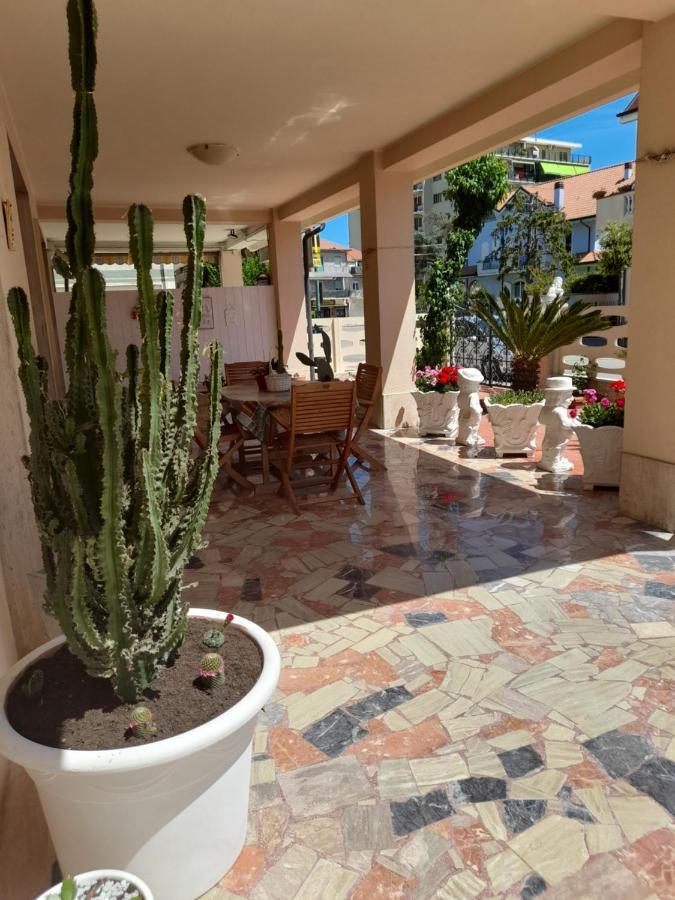 Bouganville Casa Vacanza Ambiente Climatizzato Con Wi Fi 皮内托 外观 照片