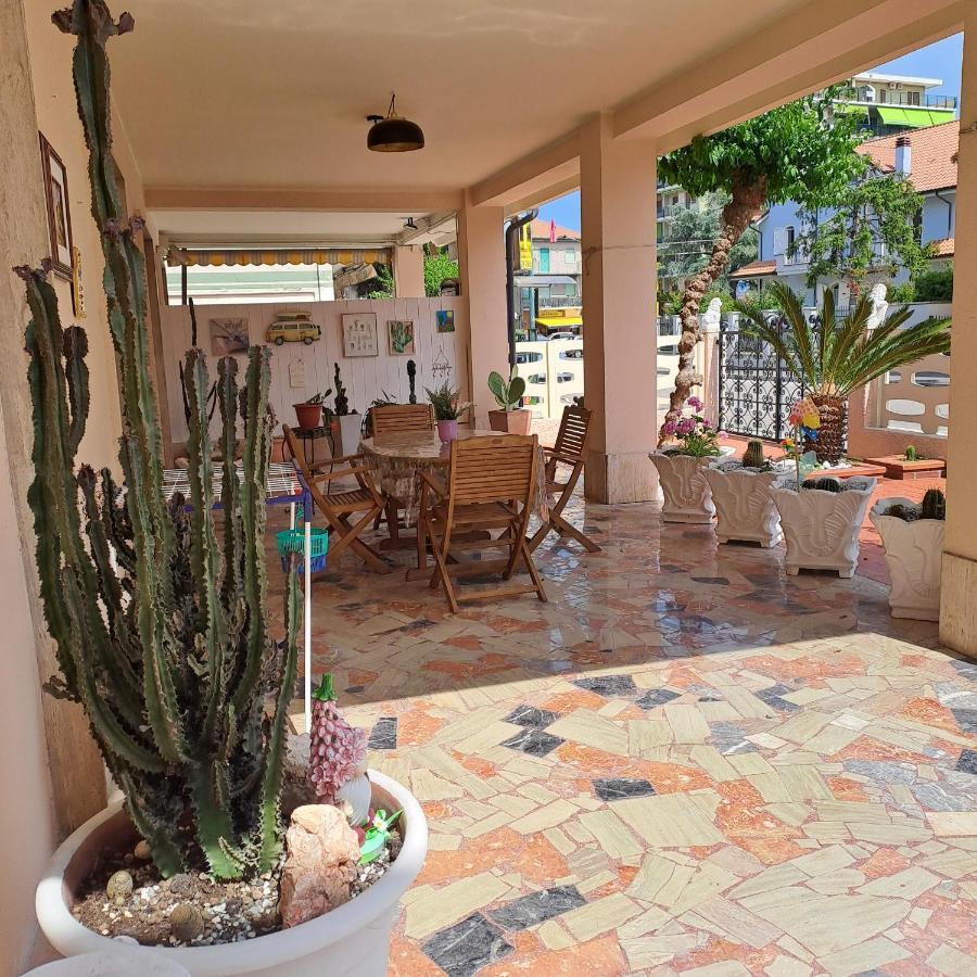 Bouganville Casa Vacanza Ambiente Climatizzato Con Wi Fi 皮内托 外观 照片