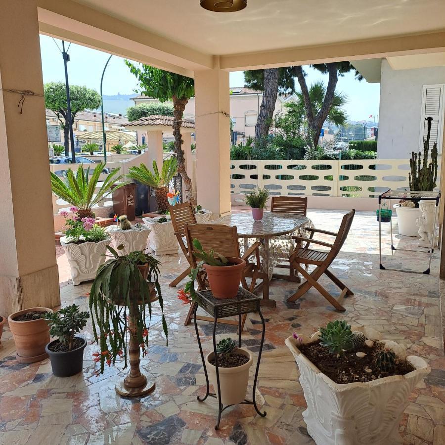 Bouganville Casa Vacanza Ambiente Climatizzato Con Wi Fi 皮内托 外观 照片