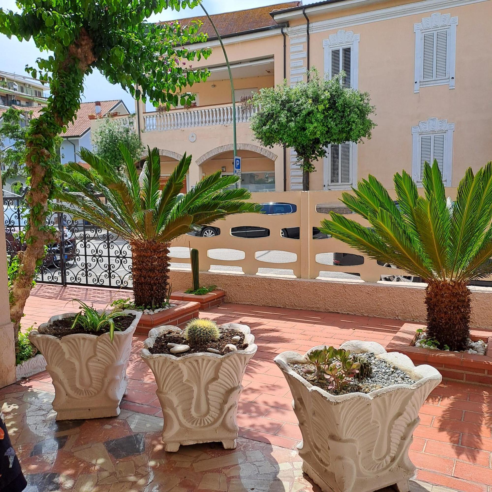 Bouganville Casa Vacanza Ambiente Climatizzato Con Wi Fi 皮内托 外观 照片