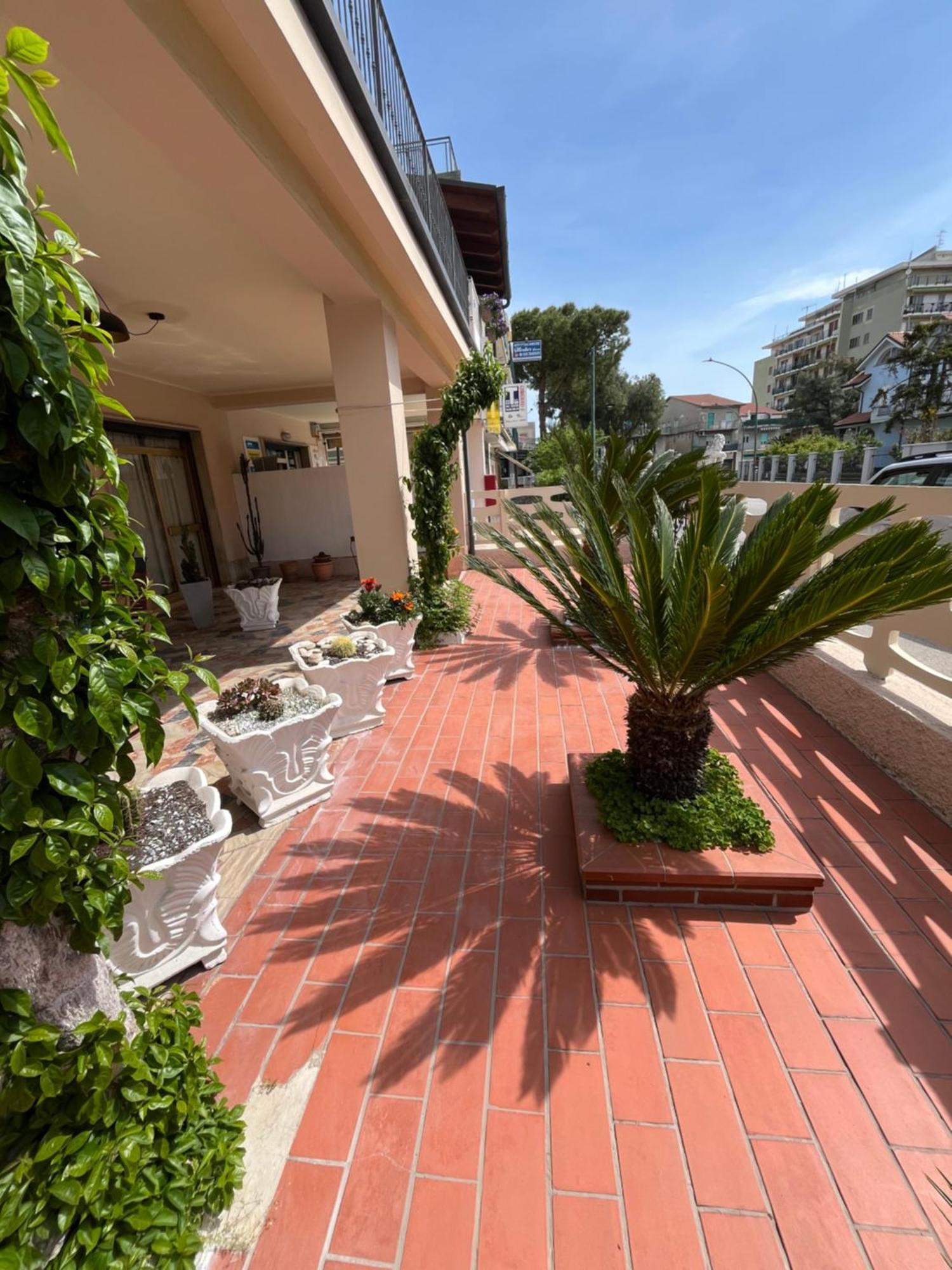 Bouganville Casa Vacanza Ambiente Climatizzato Con Wi Fi 皮内托 外观 照片